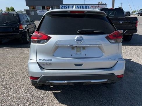 Used 2018 Nissan Rogue SL image 3