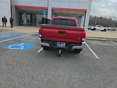 Used 2016 Toyota Tacoma TRD Off-Road image 5