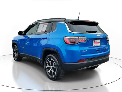 Used 2024 Jeep Compass Limited image 3