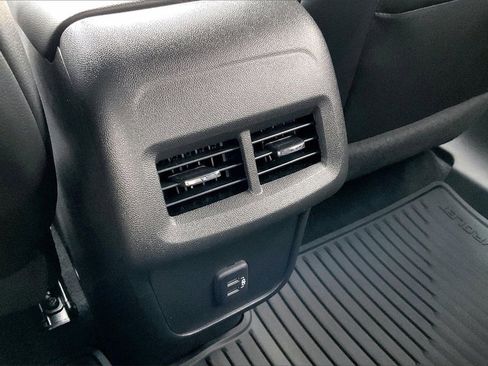 Used 2023 Chevrolet Equinox RS image 33