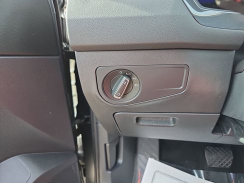 Used 2023 Volkswagen Tiguan SE image 29