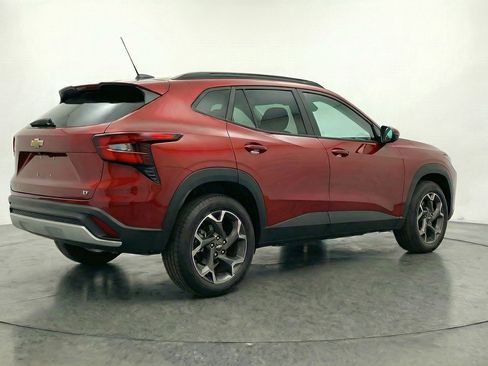 Used 2025 Chevrolet Trax LT image 9