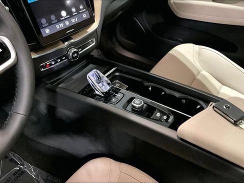 Certified 2026 Volvo XC60 B5 Plus w/ Climate Package AWD/4WD image 18