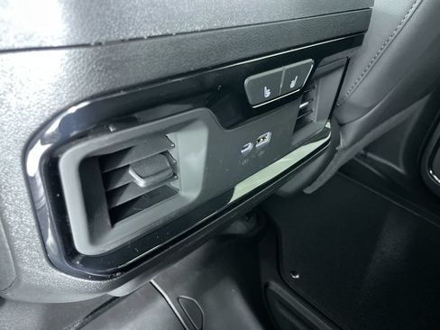 Used 2025 GMC Sierra 2500 AT4 w/ Technology Package AWD/4WD image 21