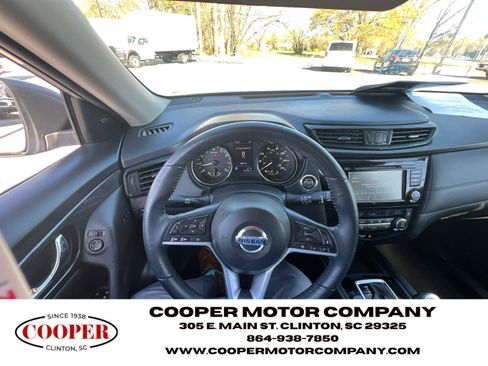 Used 2018 Nissan Rogue SV w/ Premium Package image 14