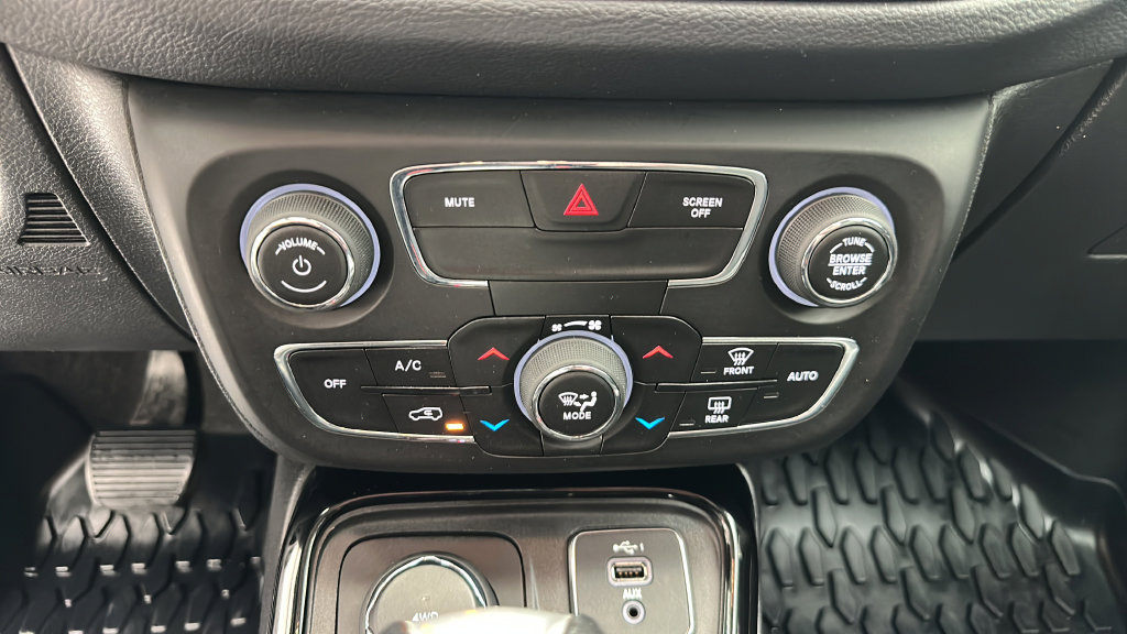 Used 2020 Jeep Compass Latitude AWD/4WD image 18