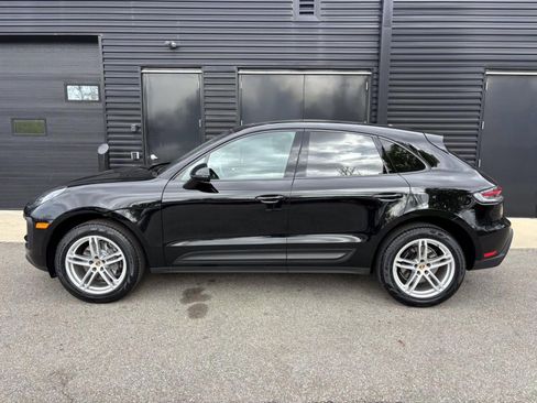 Certified 2023 Porsche Macan AWD/4WD image 2