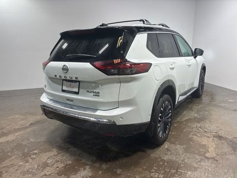 Used 2025 Nissan Rogue Platinum image 40
