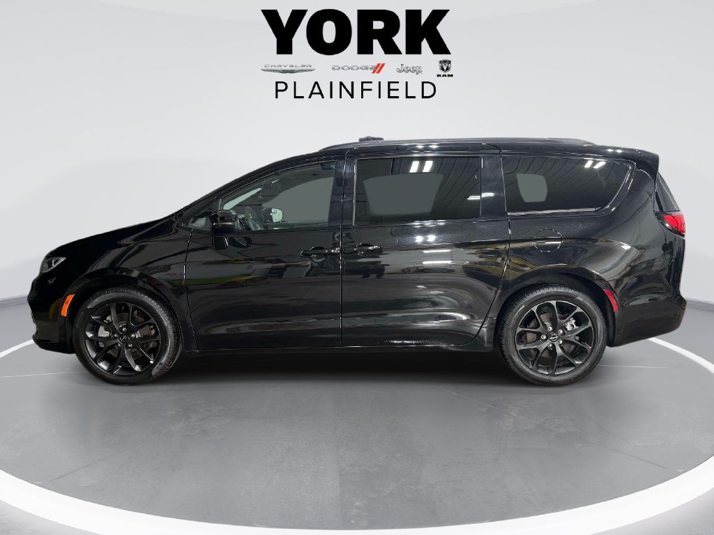 Used 2024 Chrysler Pacifica Limited w/ S Appearance Package AWD/4WD image 8