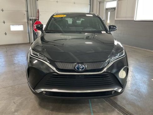 Used 2023 Toyota Venza Limited image 2