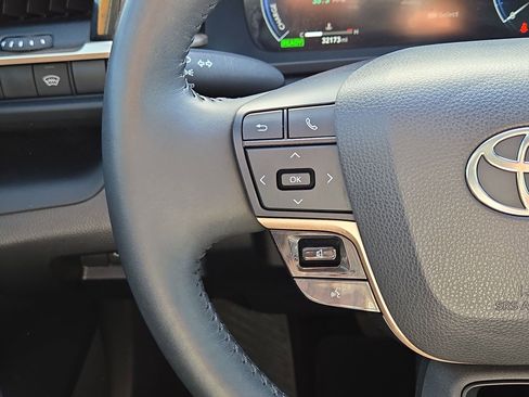 Used 2023 Toyota Crown Limited image 21