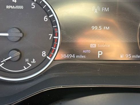 Used 2022 Nissan Pathfinder SL image 12