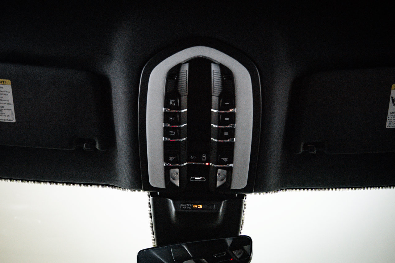 Certified 2023 Porsche Macan Turbo AWD/4WD image 20