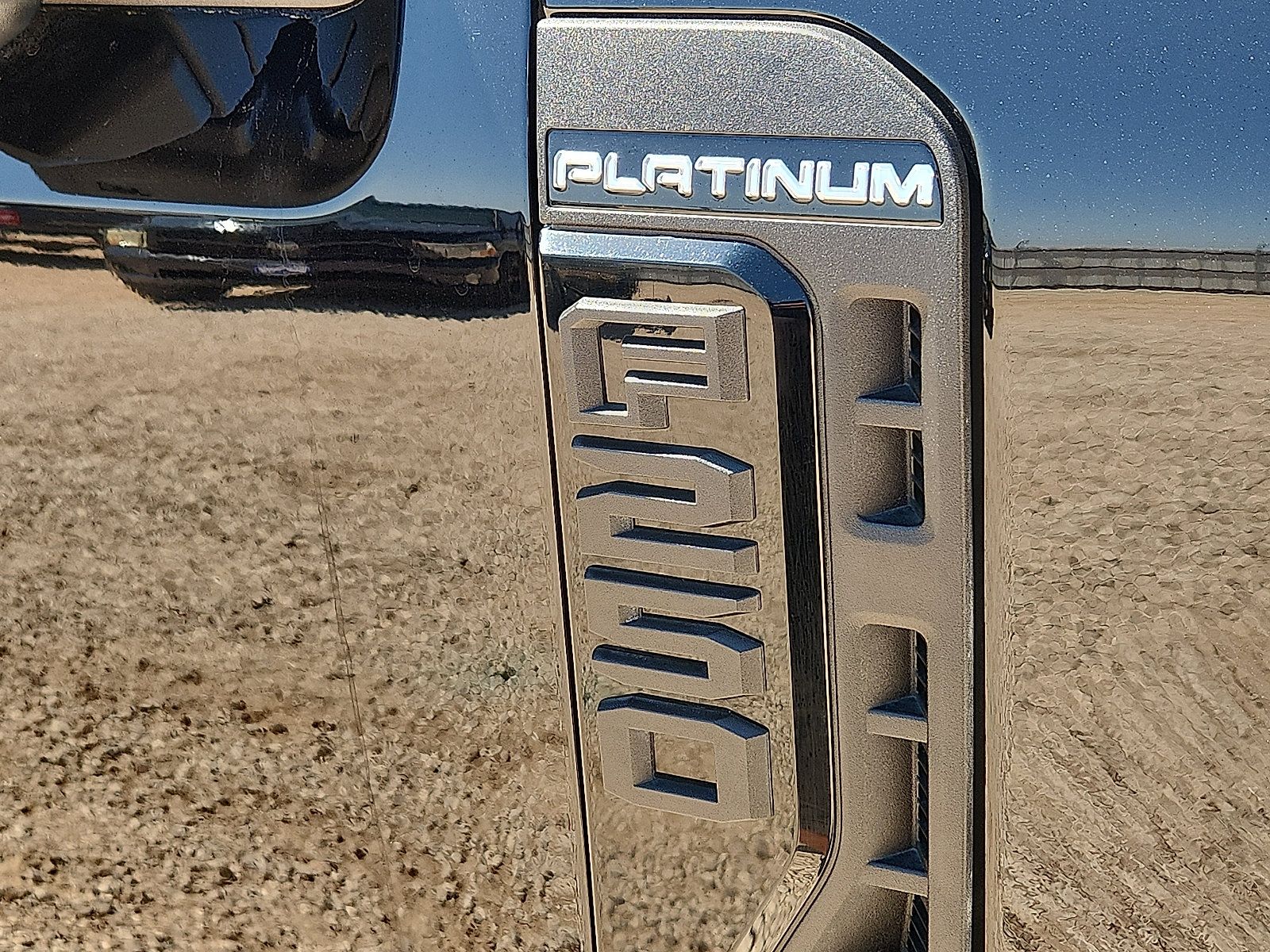Used 2025 Ford F250 Platinum w/ FX4 Off-Road Package AWD/4WD image 8