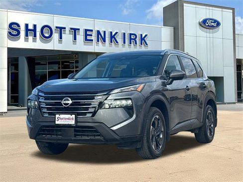 Used 2024 Nissan Rogue SV w/ SV Premium Package image 3