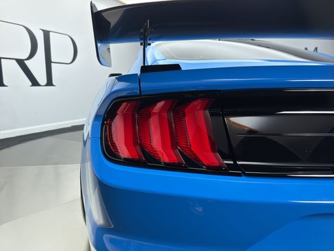 Used 2022 Ford Mustang Shelby GT500 w/ Carbon Fiber Track Pack RWD image 15