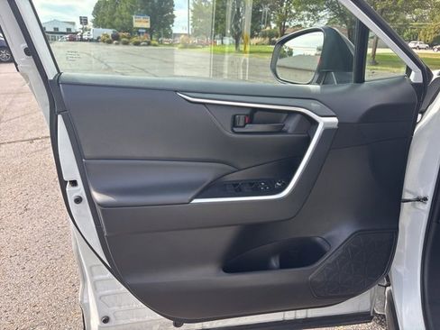 Used 2022 Toyota RAV4 LE image 13