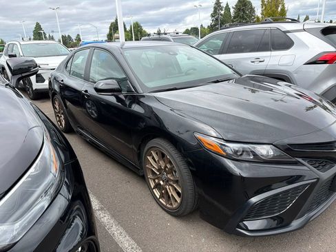 Used 2023 Toyota Camry SE w/ Convenience Package FWD image 4