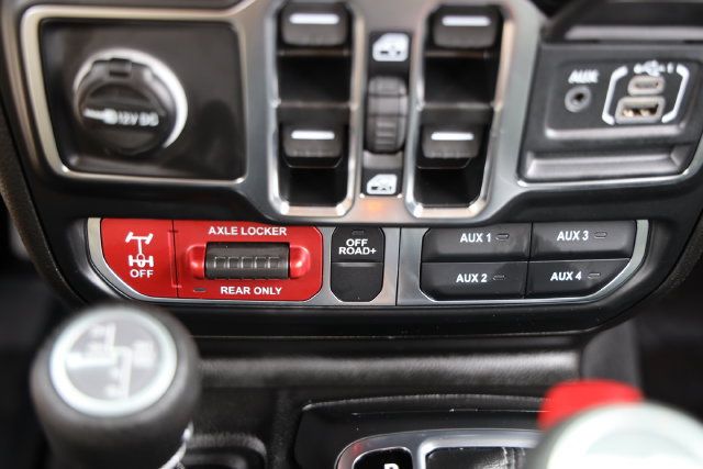 Used 2025 Jeep Gladiator Mojave AWD/4WD image 22