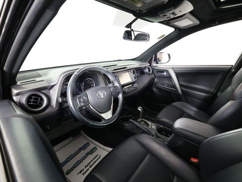 Used 2016 Toyota RAV4 SE image 10