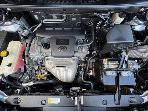 Used 2017 Toyota RAV4 LE image 9