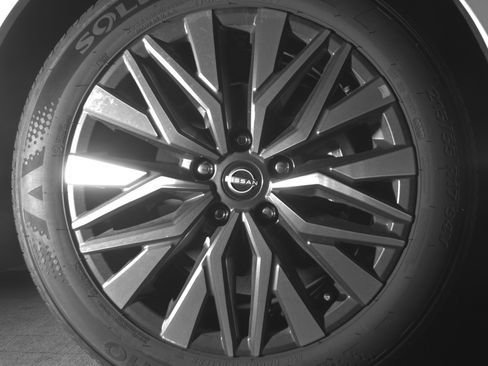 Used 2025 Nissan Altima 2.5 SV FWD image 13