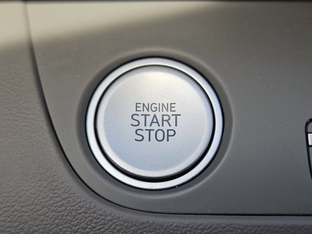 Used 2025 Hyundai Elantra SEL FWD image 20