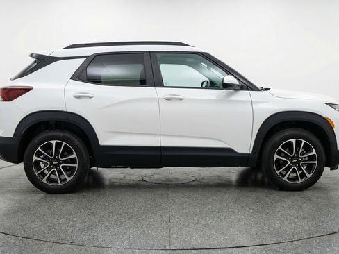 Used 2025 Chevrolet TrailBlazer LT w/ Driver Confidence Package AWD/4WD image 11