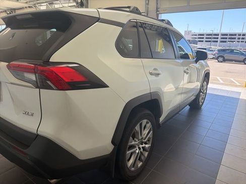 Used 2023 Toyota RAV4 XLE Premium image 5
