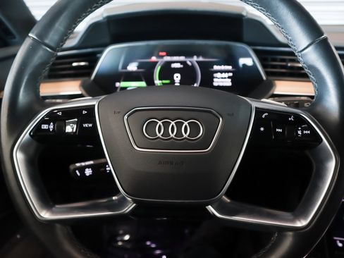 Used 2024 Audi Q8 e-tron Premium Plus image 19