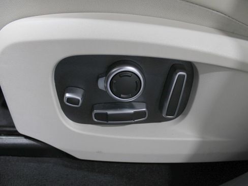 Used 2022 Jaguar F-PACE S image 4