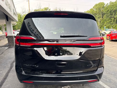New 2027 Chrysler Pacifica Limited AWD/4WD image 4