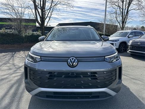 New 2026 Volkswagen Tiguan SE image 8