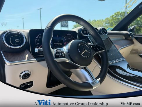 Used 2024 Mercedes-Benz GLC 300 4MATIC image 17