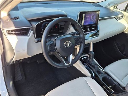 Used 2024 Toyota Corolla Cross XLE w/ Convenience Package FWD image 10