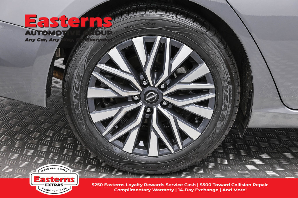Used 2024 Nissan Altima 2.5 SV FWD image 32