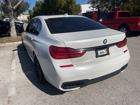 Used 2018 BMW 750i image 16