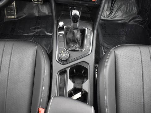 Used 2024 Volkswagen Tiguan SE R-Line image 14