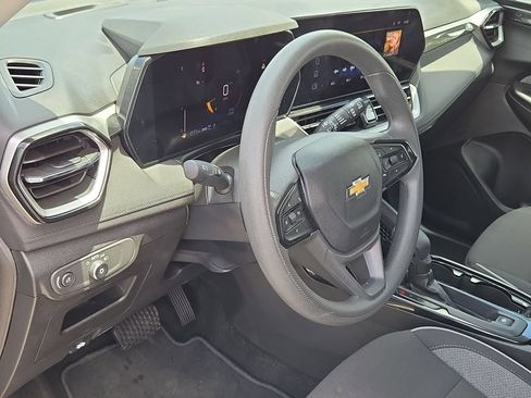 Used 2025 Chevrolet TrailBlazer LT AWD/4WD image 15