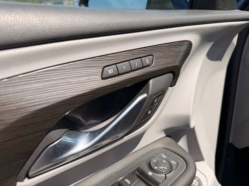 Used 2021 GMC Terrain SLT image 14