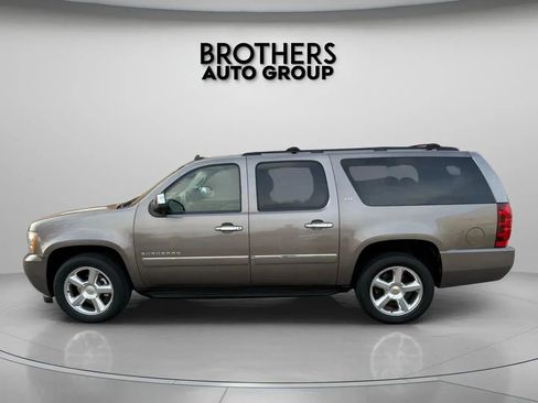 Used 2011 Chevrolet Suburban LTZ image 4