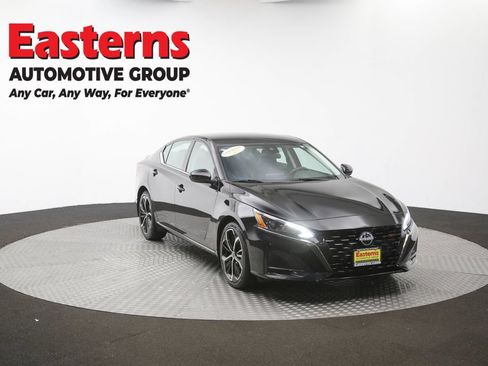 Used 2025 Nissan Altima 2.5 SR FWD image 46