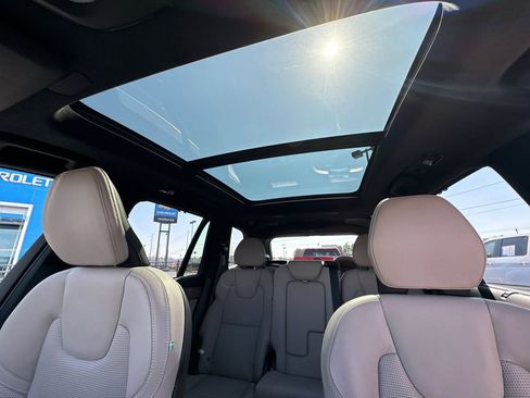 Used 2025 Volvo XC90 B6 Ultra w/ Lounge Package image 33