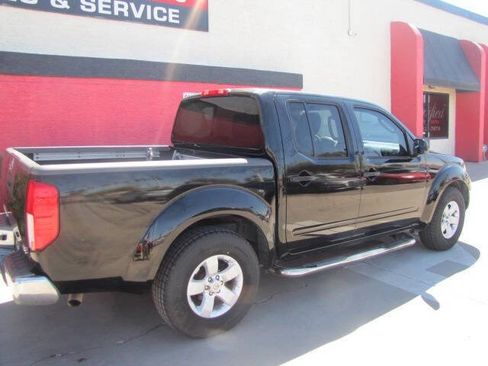 Used 2010 Nissan Frontier SE image 7