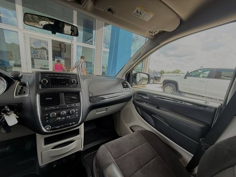 Used 2013 Dodge Grand Caravan SXT FWD image 24
