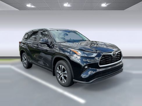 Used 2023 Toyota Highlander XLE image 5