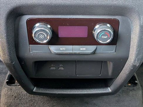 Used 2025 Chevrolet Traverse Z71 AWD/4WD image 16