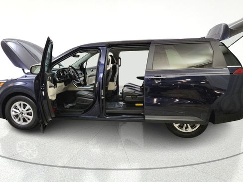 Used 2022 Kia Carnival LX FWD image 7