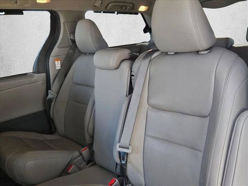 Used 2020 Toyota Sienna XLE FWD image 16