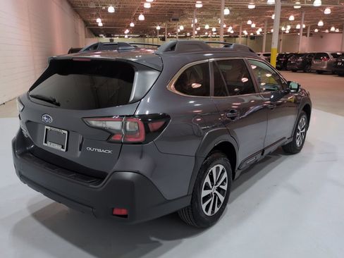 Certified 2025 Subaru Outback Premium w/ Popular Package #1A AWD/4WD image 3